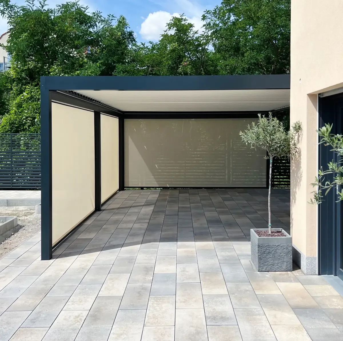 Bioklimatická pergola s otočnými lamelami