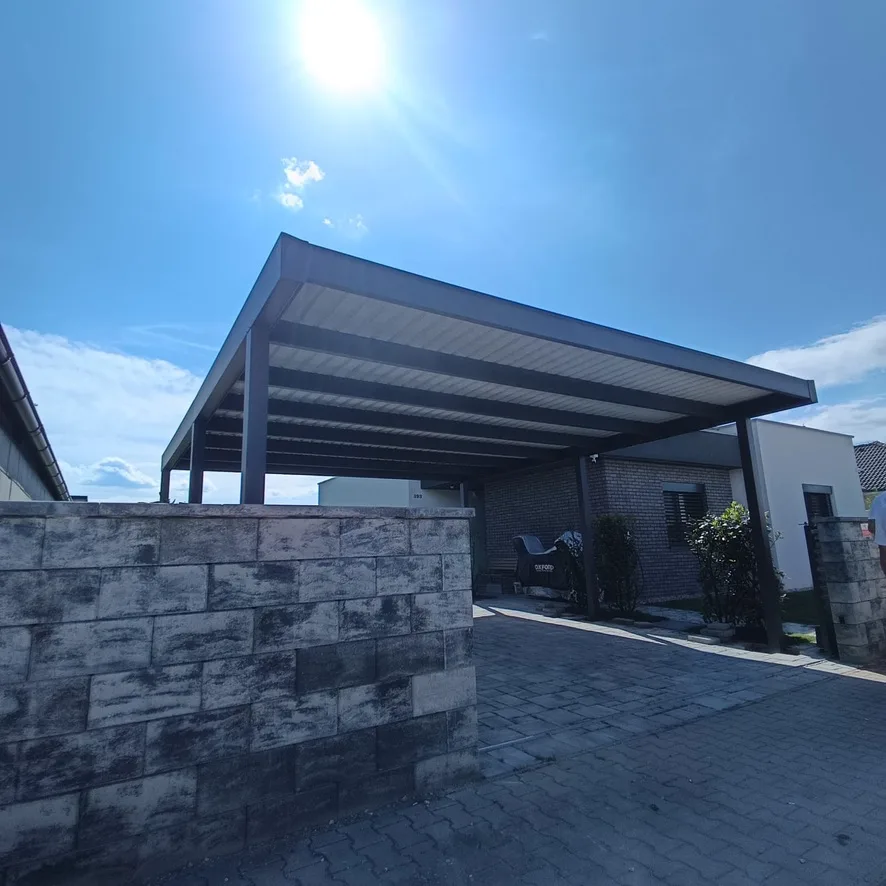 Hliníkový carport – prístrešok na auto — realizácia Techconsystems