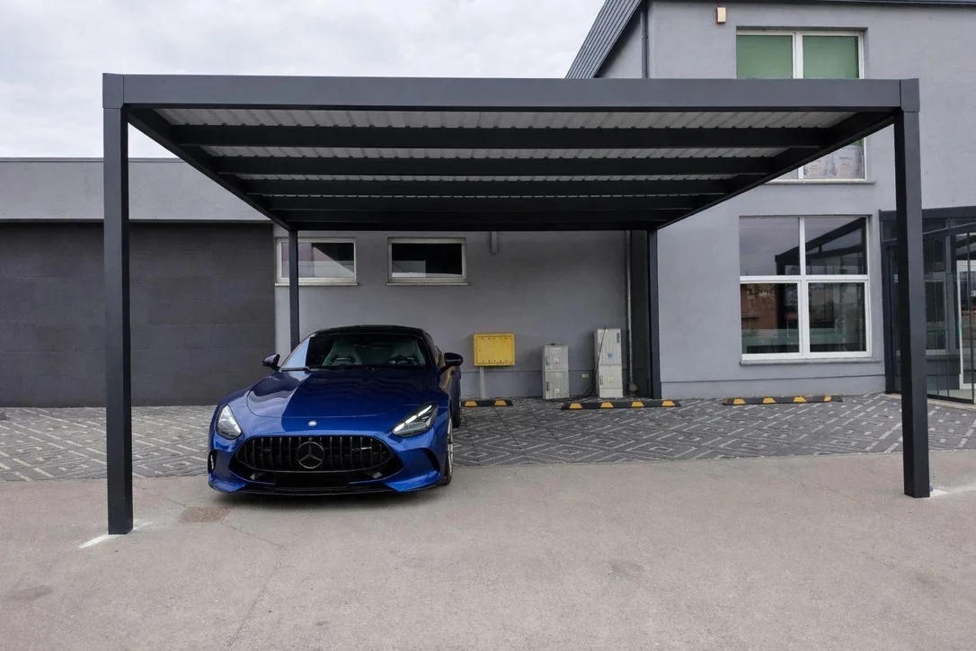 Hliníkový carport – prístrešok na auto — realizácia Techconsystems
