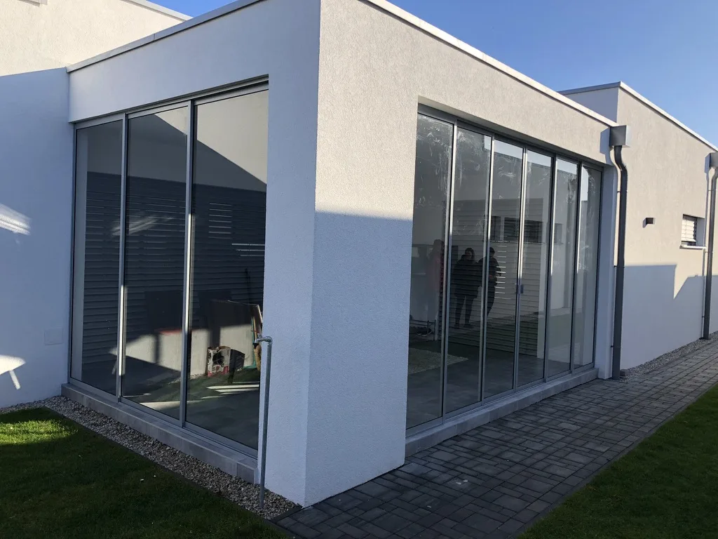 Zasklenie terasy posuvným systémom — realizácia Techconsystems