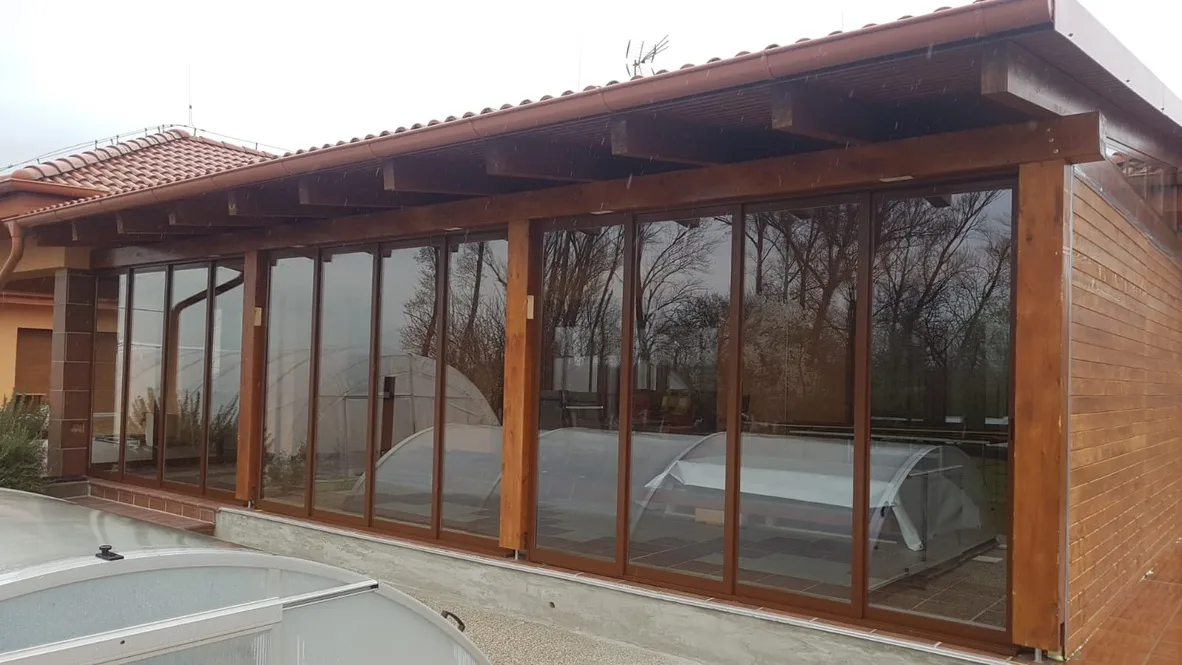 Zasklenie terasy posuvným systémom — realizácia Techconsystems